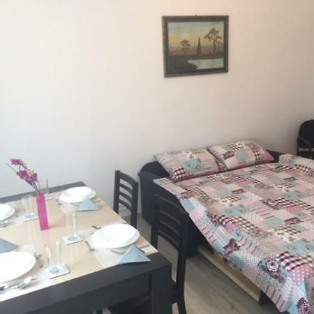 Garsoniera Simo Lägenhet Orşova Exteriör bild